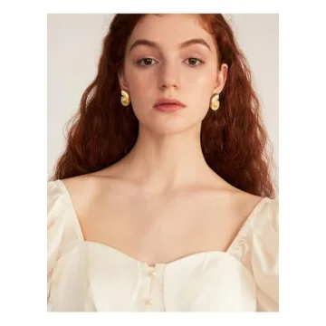 INNERDIVA Gold Conch Shell Earrings Lightweight Beach Style