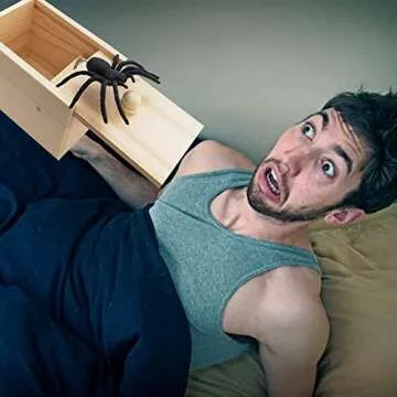 Fudragtn Fake Spider in a Box Prank Gift for Adults Kids,Handmade Wooden Pop Out Scare Surprise Boxes Joke Toys Halloween