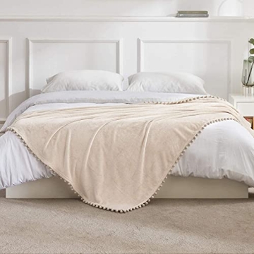 BEAUTEX Cozy Fleece Throw Blanket for Stylish Comfort