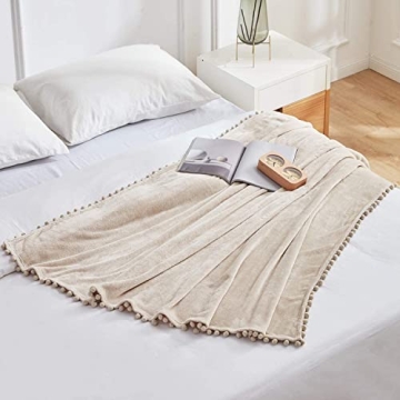 BEAUTEX Cozy Fleece Throw Blanket for Stylish Comfort
