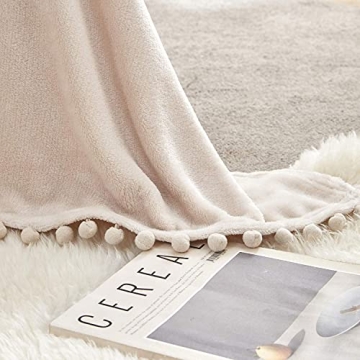 BEAUTEX Cozy Fleece Throw Blanket for Stylish Comfort