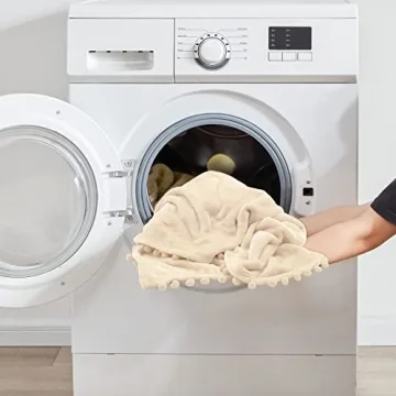 BEAUTEX Cozy Fleece Throw Blanket for Stylish Comfort