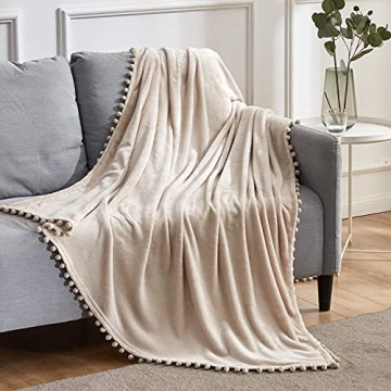 BEAUTEX Cozy Fleece Throw Blanket for Stylish Comfort