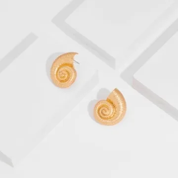 LILIE&WHITE Worn Gold Conch Shell Earrings Seashell Stud Earrings For Women Seashore Earrings Nautical Jewelry For Women Sea Life Jewelry Gold Earrings Beach Earrings Summer Jewelry