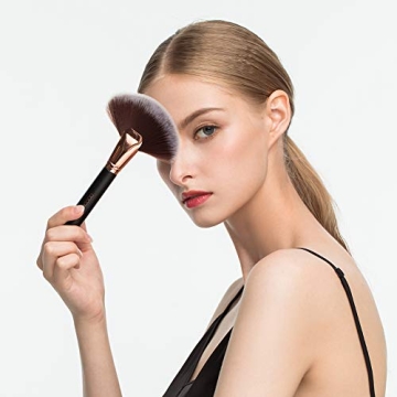 Docolor Large Fan Brush - Perfect Finishing for Makeup