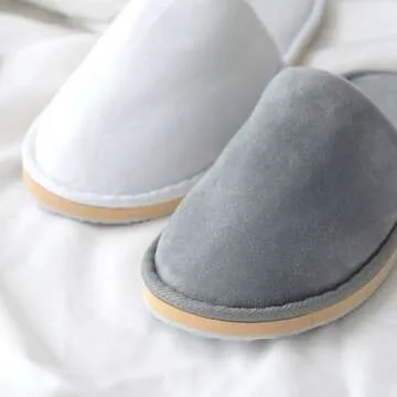 GONG GONG Non Slip Disposable Slippers for Adults