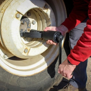 ABN Torque Multiplier Wrench for Effortless Lug Nut Removal