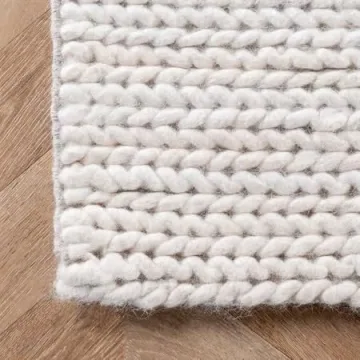 Elegant Chunky Off White Rug for Cozy Living Spaces