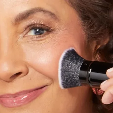 Laura Geller Retractable Kabuki Brush for Flawless Application
