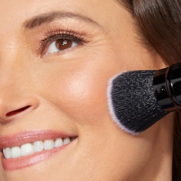 Laura Geller Retractable Kabuki Brush for Flawless Application