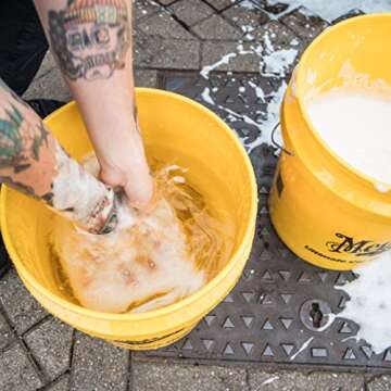 Meguiar's Yellow Car Wash Bucket for Effortless Cleaning