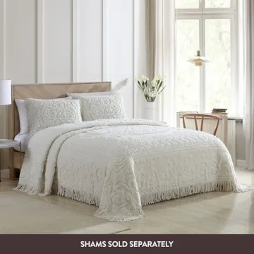 Beatrice Chenille Medallion Bedspread in Ivory for King