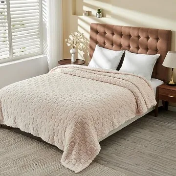 FY Fiber House Heart Checkered Throw Blanket for All Seasons