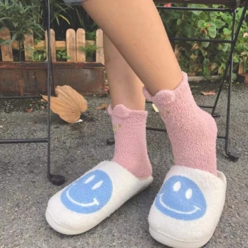 LEZIRTOI Retro Fuzzy Face Slippers for Everyday Comfort
