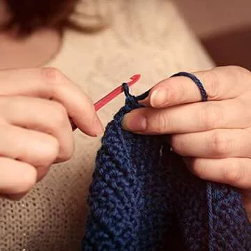 Ommi Crochet Hooks - Red Swirl Ergonomic Design