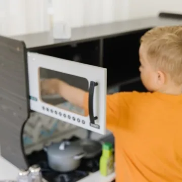 Melissa & Doug Wooden Chef’s Play Kitchen with Ice Dispenser