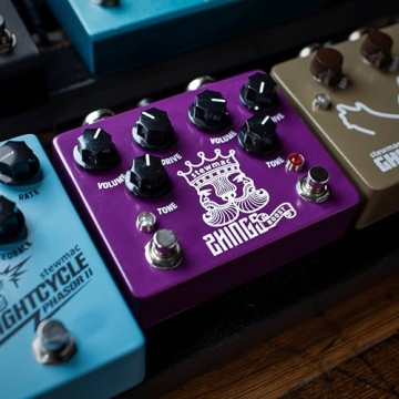 StewMac Two Kings Boost Pedal for Versatile Overdrive