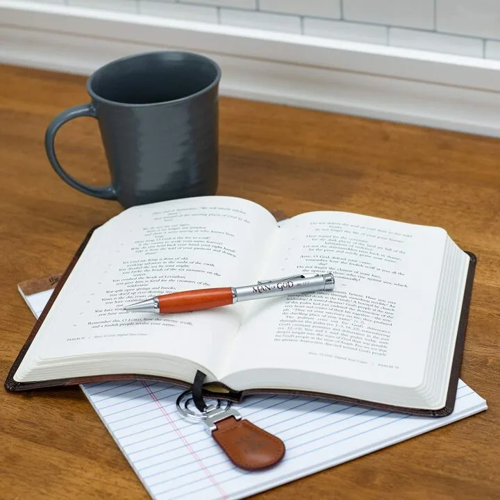 Man of God Woodgrain Pen & Keychain Gift Set