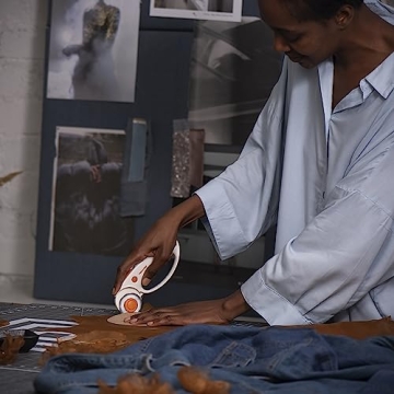 Fiskars 45mm Rotary Cutter for Precise Fabric Cutting