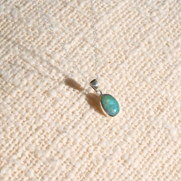 Elegant Natural Turquoise Pendant Necklace in Silver