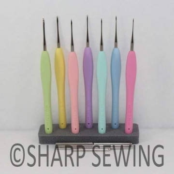 Clover Amour Steel Crochet Hook Set - Comfort & Functionality