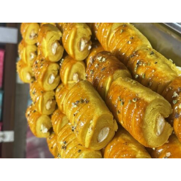 شیرینی رولی مغزدار زعفرانی | خرید شیرینی مجلسی طلایی با...