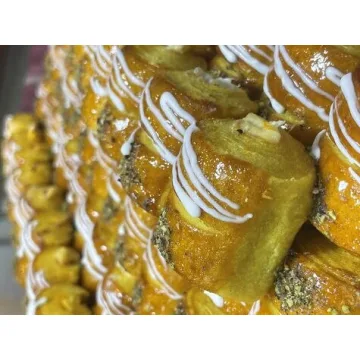 شیرینی رولی مغزدار زعفرانی | خرید شیرینی مجلسی طلایی با مغز بادام