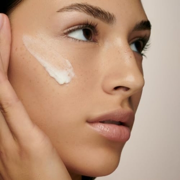 JLO Blockbuster Hydrating Cream for Glowing Skin