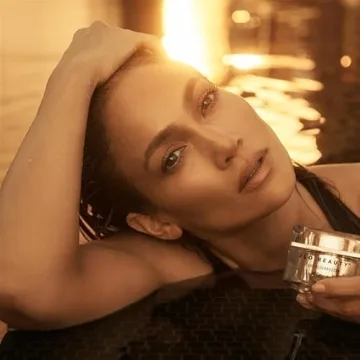 JLO Blockbuster Hydrating Cream for Glowing Skin