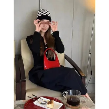 Chic Red Leather Crossbody Bag for Every Occasion