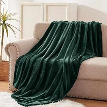 Luxurious Fleece Throw Blanket for All Seasons Comfort