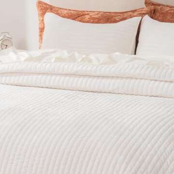 EVERGRACE Velvet Quilt Set Queen Size, Luxurious Soft Striped Channel Bedding Set, Lightweight Velvet Comforter for All Season, Oversized Bedspread Coverlet with 2 Matching Shams, Ivory White