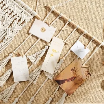 Mkono Hanging Photo Display with Lights & Clips