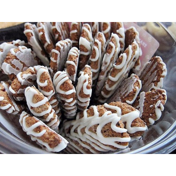 Trader Joe's Oatmeal Cranberry Dunkers with Fudge Drizzle