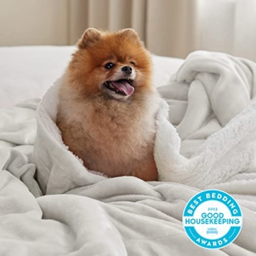 Bedsure Sherpa Fleece Blanket - Cozy and Warm Queen Size