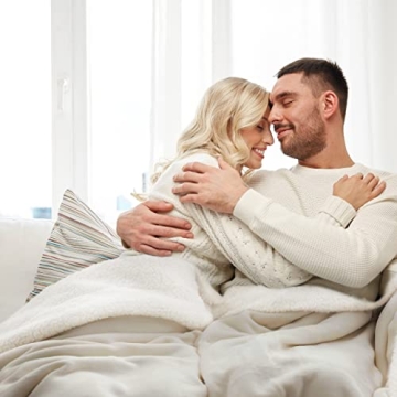 Bedsure Sherpa Fleece Blanket - Cozy and Warm Queen Size