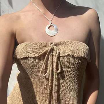 IOOOFU Fashion Shell Necklace Unique Nutural Round Pendant Clavicle Chain Birthday Valentines Day Ornament Hollow Round Choker