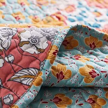 Greenland Home Carlie Modern Floral Quilt for Cozy Living