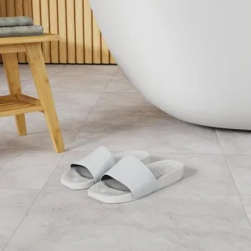 Comfortable Crocs Women's Splash Slides Sandal in White