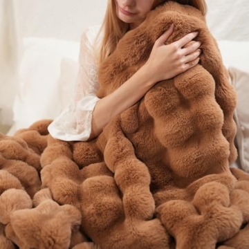 Comfort & Warmth - Plush Faux Fur Blanket for All Seasons