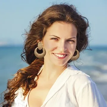 Rattan Earrings Boho Statement Raffia Earrings Handmade Straw Woven Wicker Drop Earring for Women Summer Beach Jewelry Gifts (brown round)