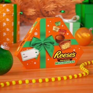 REESE'S Miniatures Milk Chocolate Peanut Butter Cups, Christmas Candy Gift Box, 6.5 oz