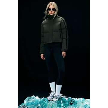 Orolay Women's Cropped Puffer Jacket Winter Stand Collar Quilted Down Coat Warm Fashion Zip Up Outerwear with Pockets Green Small