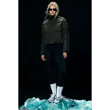 Orolay Women's Cropped Puffer Jacket Winter Stand Collar Quilted Down Coat Warm Fashion Zip Up Outerwear with Pockets Green Small