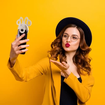 Disney Minnie Mouse Clip-On Selfie Ring Light for All Ages