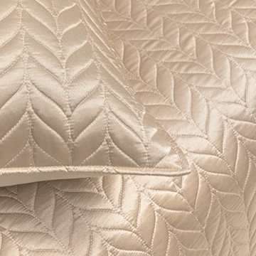 Whale Flotilla Silky Soft Satin Quilt Set for Luxury Comfort