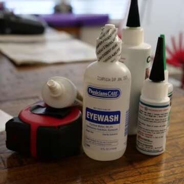 PhysiciansCare Eye Wash Solution, Sterile Isotonic Buffered Solution for Flushing & Irrigating Eyes, 4-oz Bottle