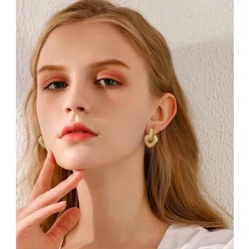 WOWORAMA Trendy Gold Heart Hoop Earrings for Women