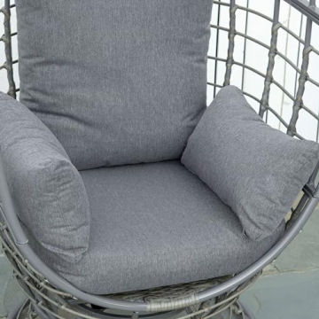 Outsunny Wicker Egg Chair - Stylish 360 Outdoor Relaxation