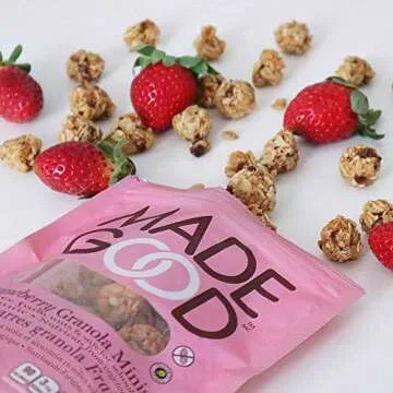 MadeGood Strawberry Granola Minis, 6 Pouches (3.5 oz/ea) Granola Clusters Made with Crunchy Oats and Juicy Strawberries; Convenient, Individually-Wrapped Portions; Allergy-Friendly, School-Safe Snack